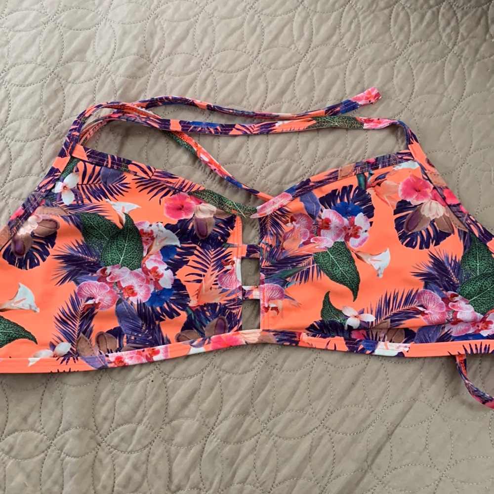 JOLYN Top -Tropical Flower print